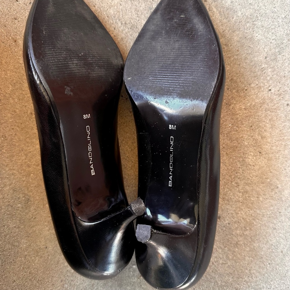 BANDOLINO Black Pointed Toe Heels - Picture 8 of 13